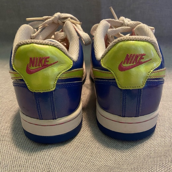 Nike - Picture 2 of 6